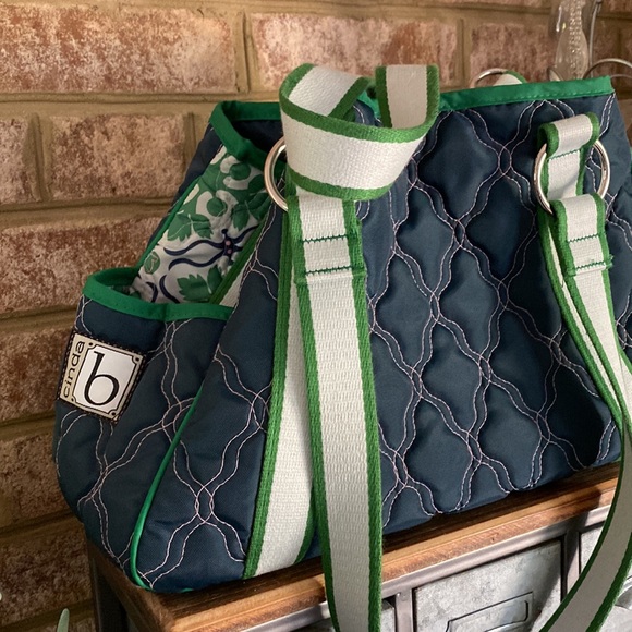 CINDY B TRAVEL SHOULDER BAG NEW NO TAG - Picture 2 of 8